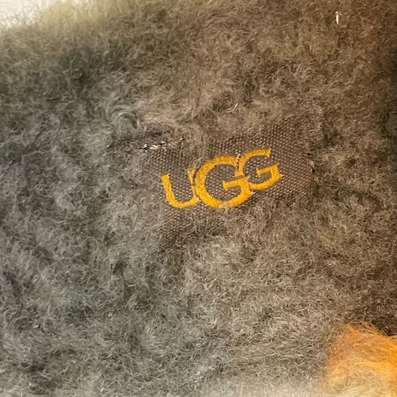 UGG fluff slippers in olive Cali camo with orange. 8 - Picture 10 of 13